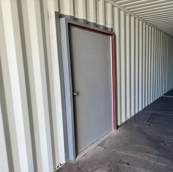 40ft shipping container with man door - Image 5